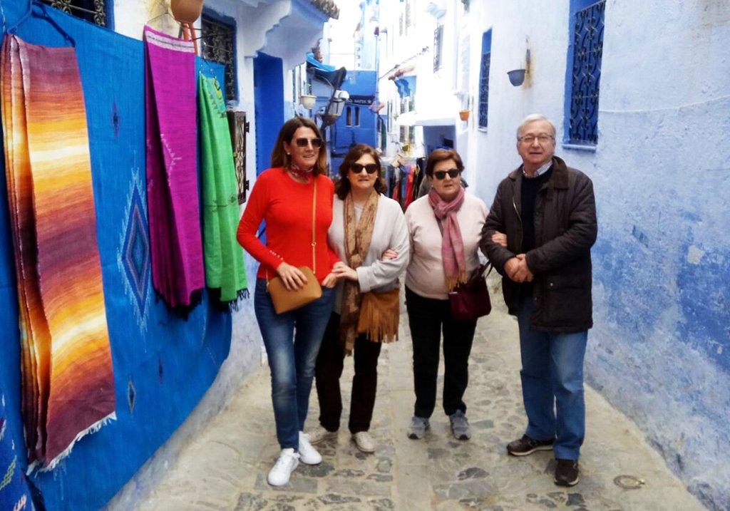 Gallery - Mother a daughters on the alleys of Chefchaouen